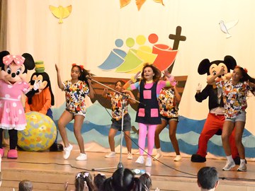 Los niños, protagonistas de la fiesta solidaria en la Misión de Zúrich